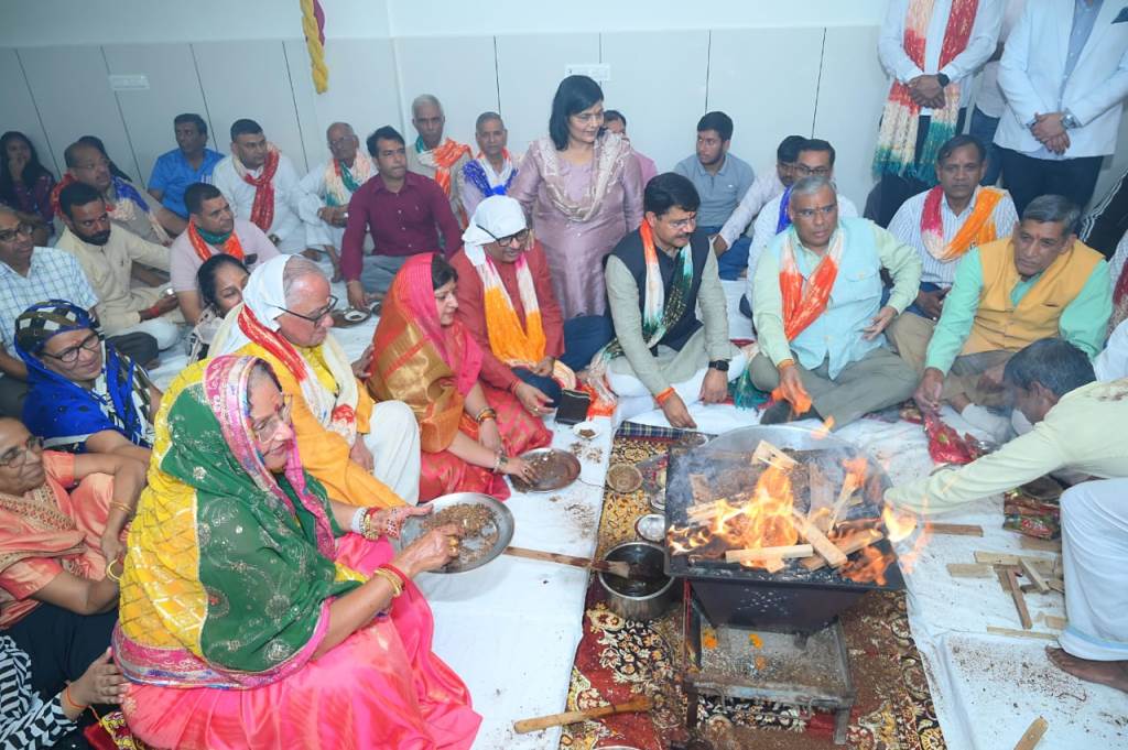 Judge Dinesh Kumar Sharma of the Calcutta High Court inaugurated the Vishnu Temple building